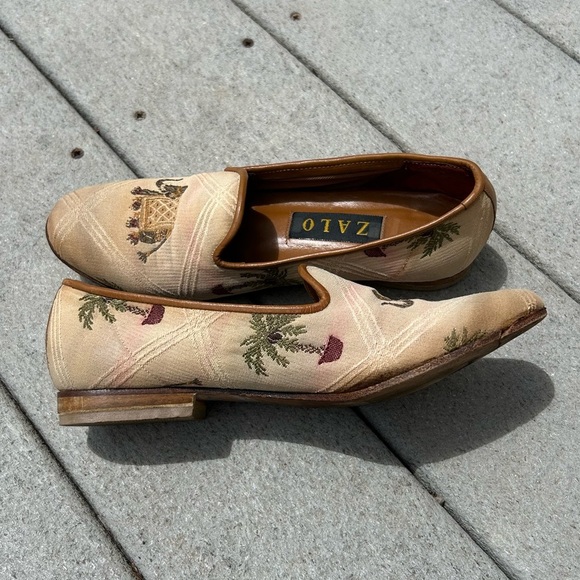 Vintage Zalo Women's Tan Elephant Embroidered Loafers, Cottagecore, Safari - Picture 4 of 9